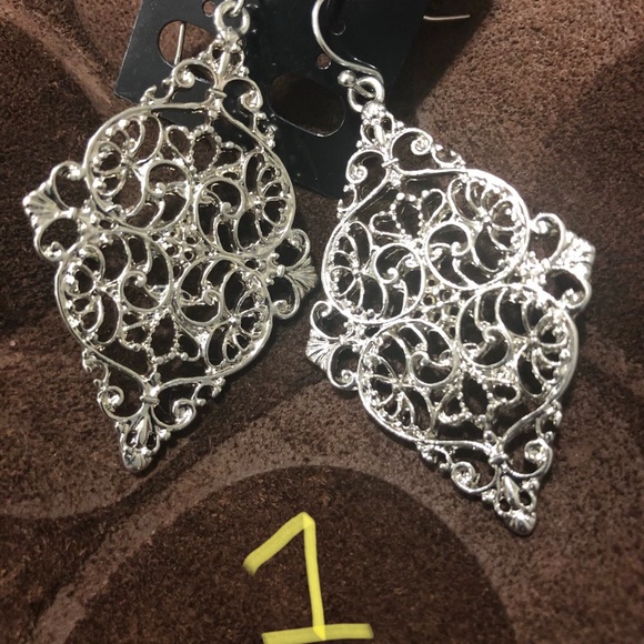 Statement earrings - Picture 2 of 13